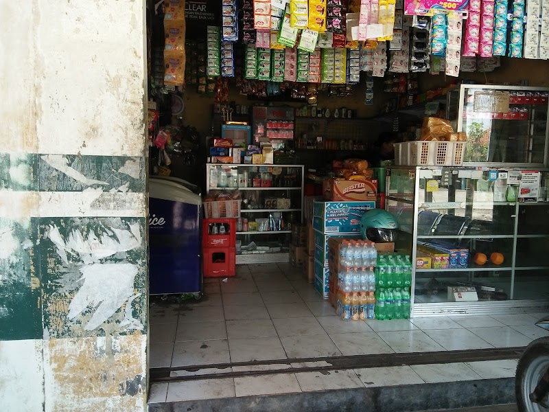 Toko Bu Luit: Pilihan Serba Ada di Jantung Cilacap